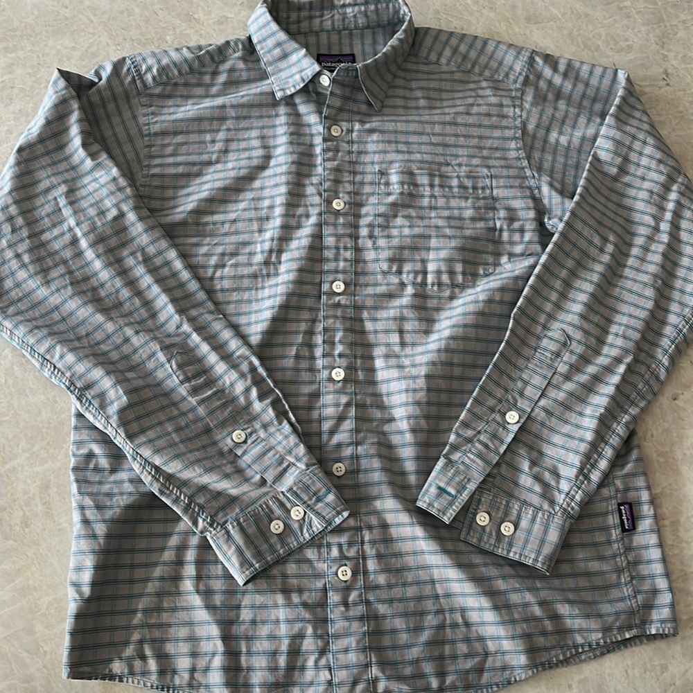 Patagonia Men's Blue Grey Plaid Button Down Collared Shirt